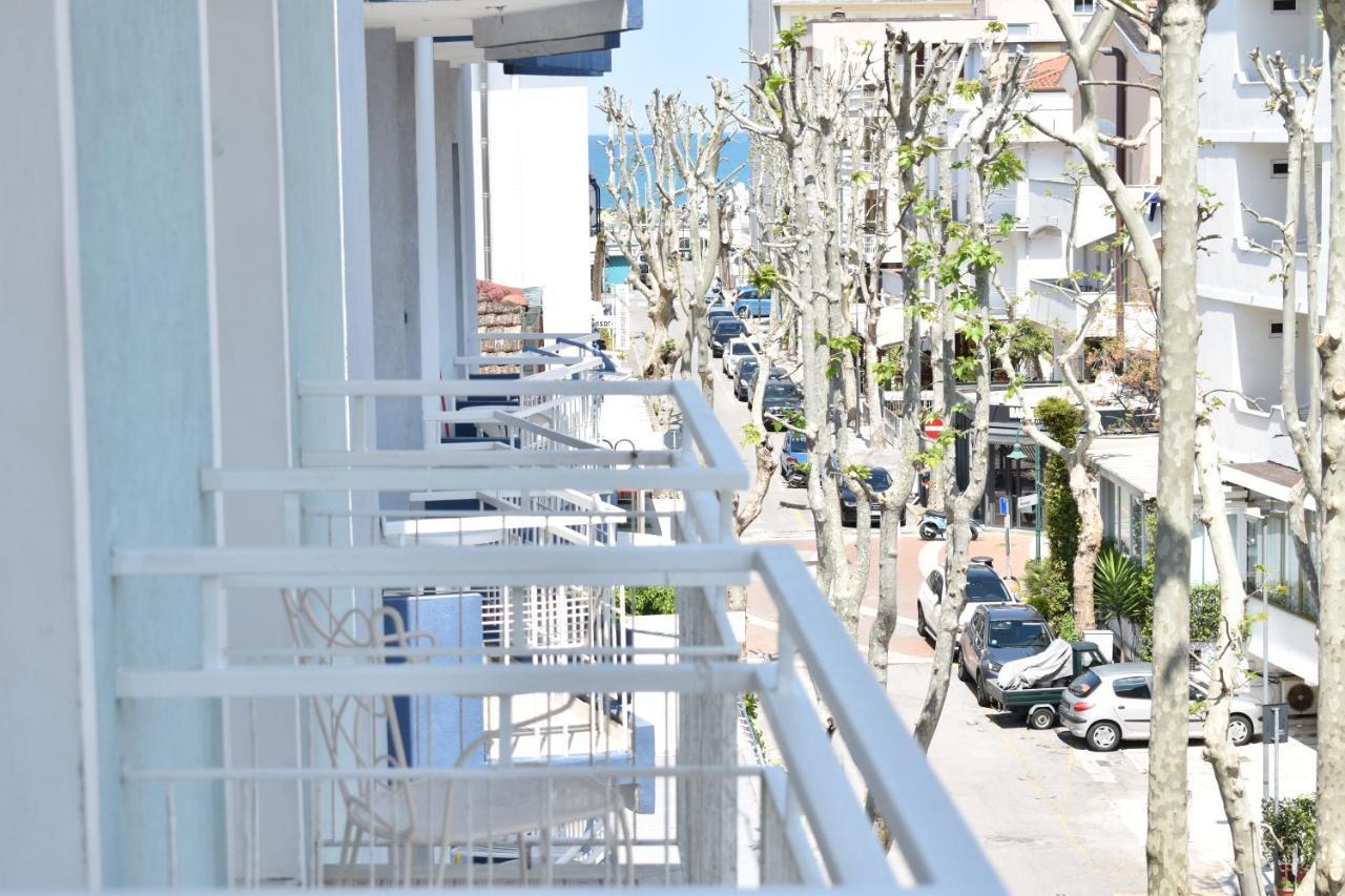 Hotel Ginevra E Residence Cattolica Dış mekan fotoğraf