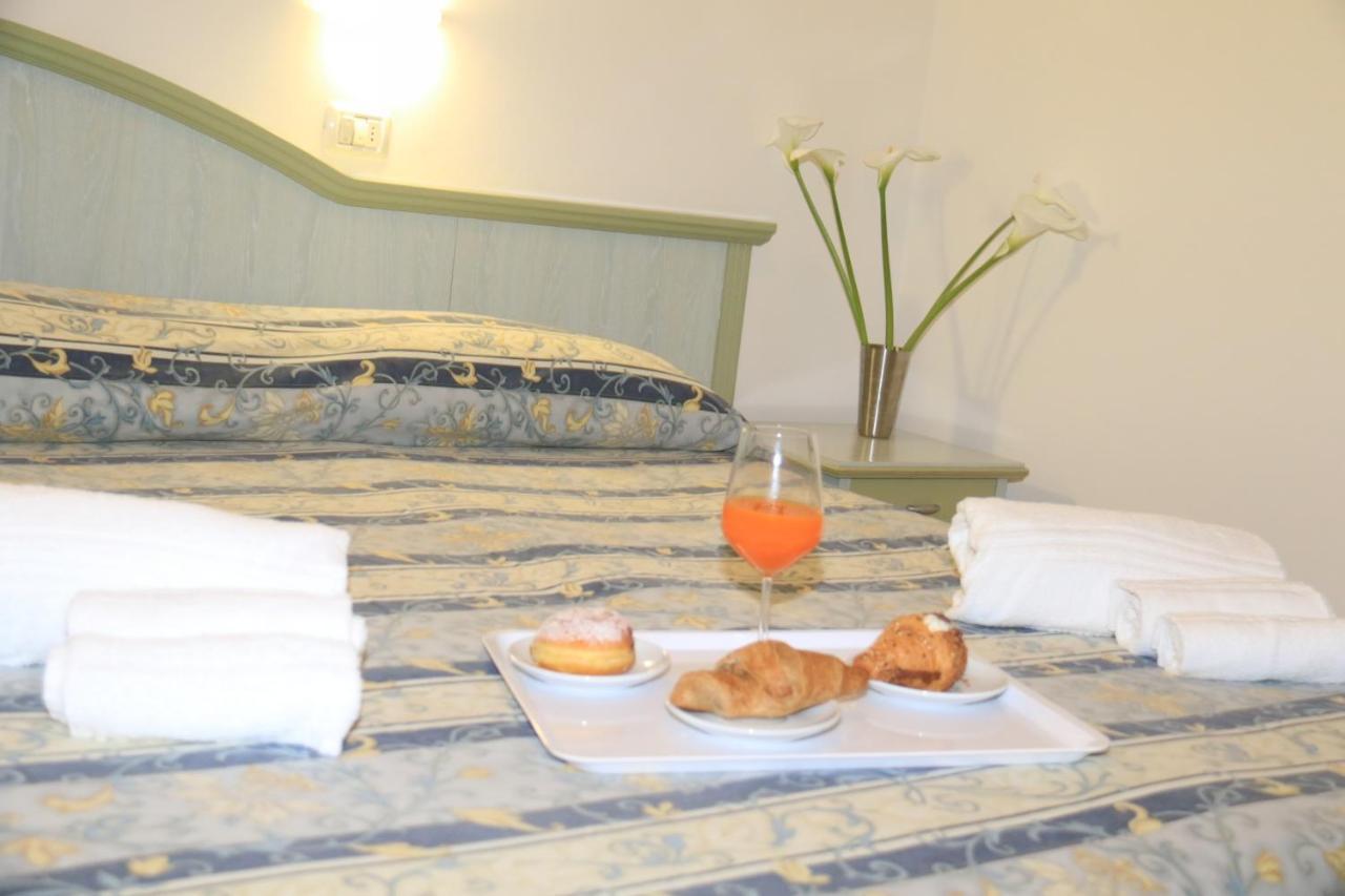 Hotel Ginevra E Residence Cattolica Dış mekan fotoğraf