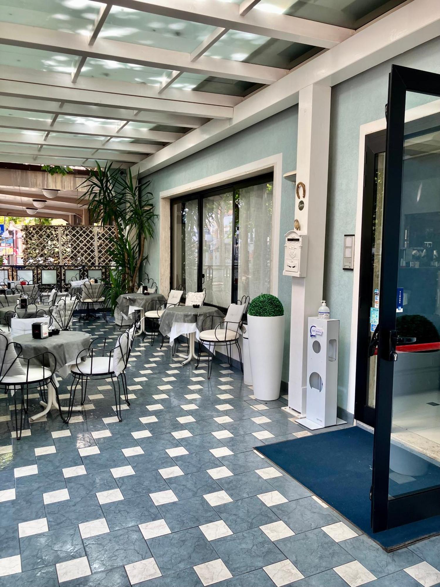 Hotel Ginevra E Residence Cattolica Dış mekan fotoğraf