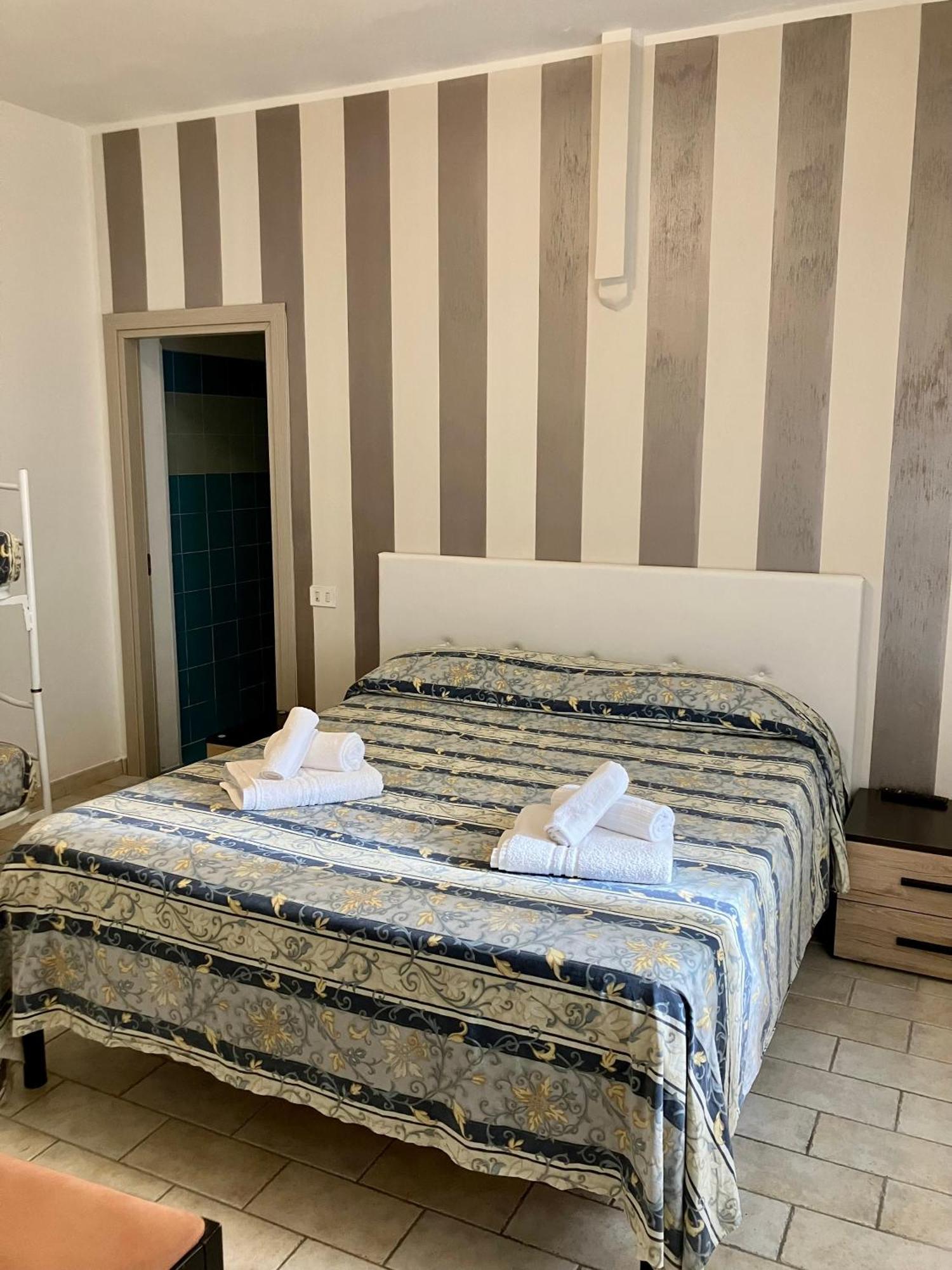 Hotel Ginevra E Residence Cattolica Dış mekan fotoğraf